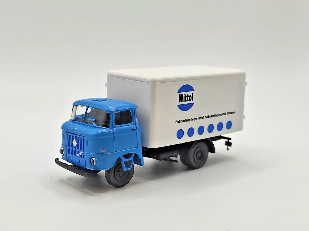 OP 87065, IFA W50, Rundkoffer mit VEB Wittol Druck, 1:87 / H0,