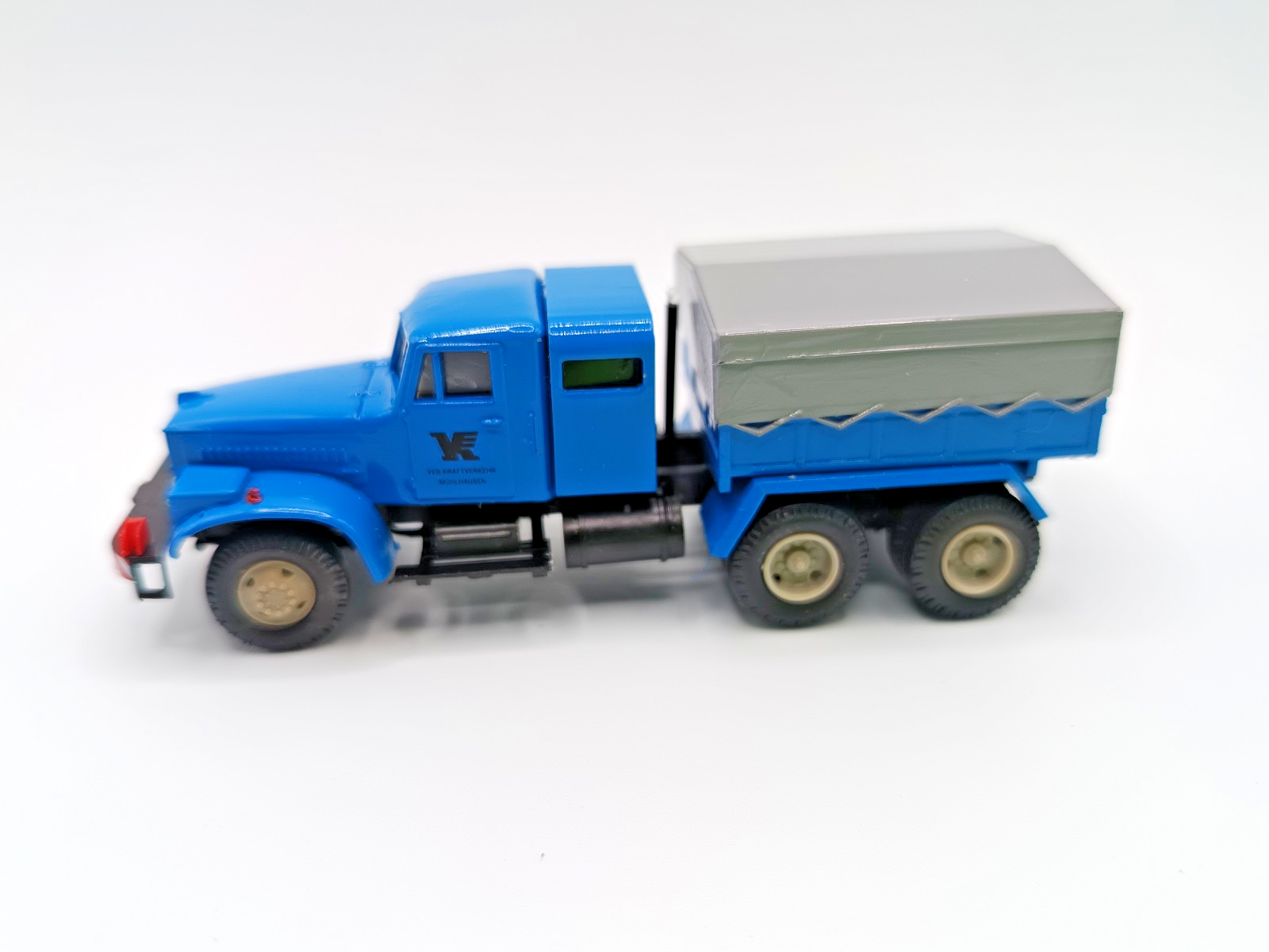 8905240