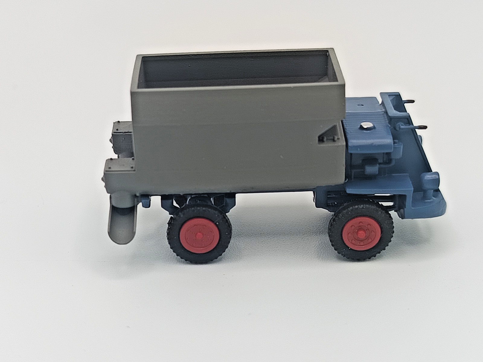 7652053