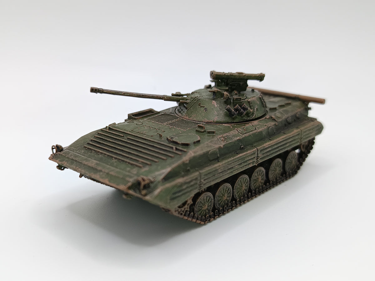OP 87606, BMP-2 Schützenpanzer  NVA, patiniert,  Fertigmodell,  1/87, H0,